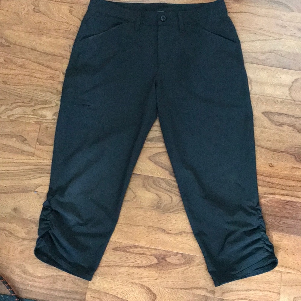 Eddie Bauer Black Capris, Size M
